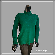 Fine Knit Top Green Embroidered Neck